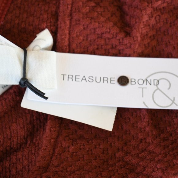 TREASURE Bond Poncho - Picture 7 of 7